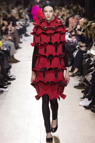 Look 10